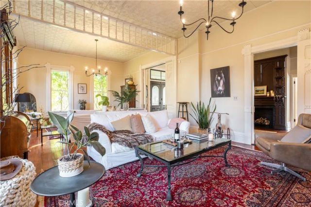 250 N Primrose Avenue, Monrovia, CA 91016