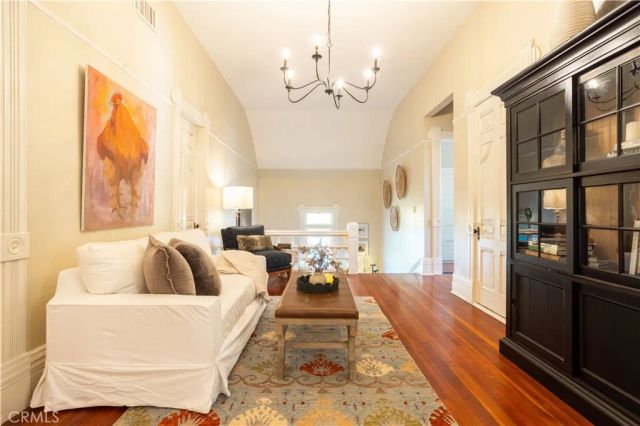 250 N Primrose Avenue, Monrovia, CA 91016