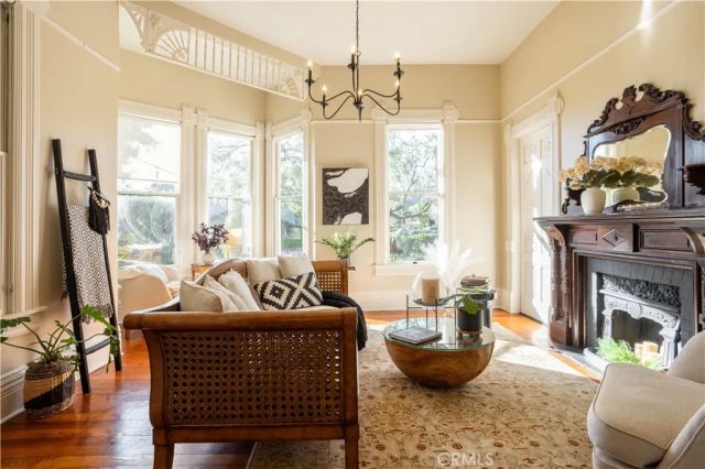 250 N Primrose Avenue, Monrovia, CA 91016