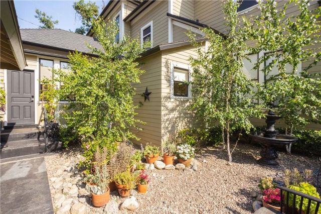250 N Primrose Avenue, Monrovia, CA 91016