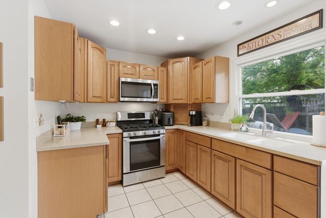223 Blackberry Drive, Bolingbrook, IL 60440