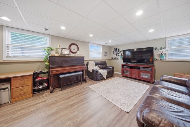 223 Blackberry Drive, Bolingbrook, IL 60440