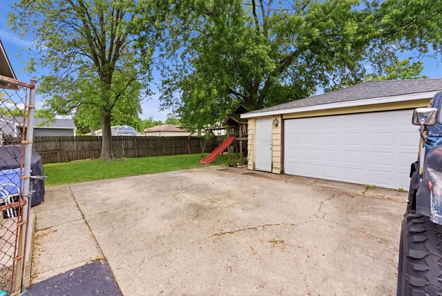 223 Blackberry Drive, Bolingbrook, IL 60440
