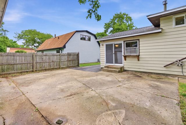 223 Blackberry Drive, Bolingbrook, IL 60440