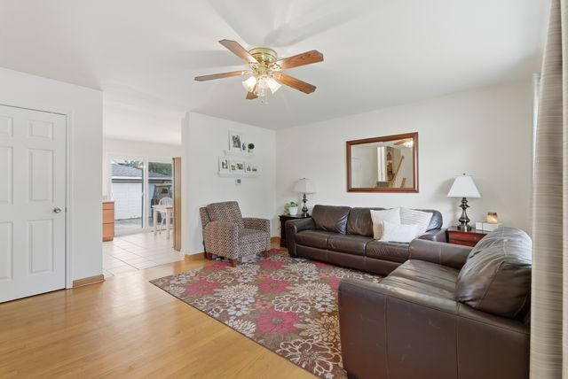 223 Blackberry Drive, Bolingbrook, IL 60440