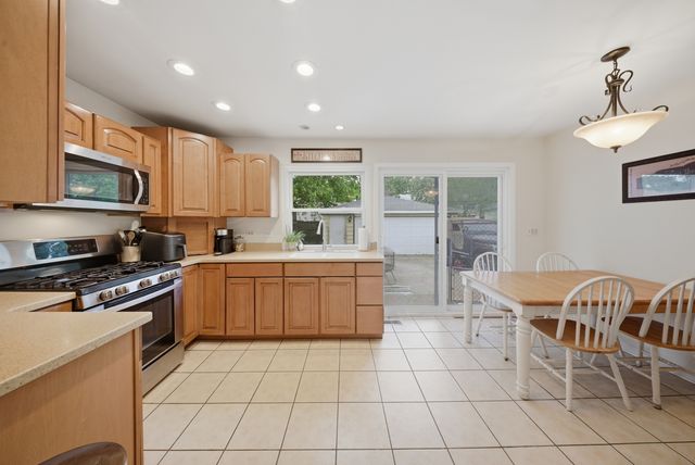 223 Blackberry Drive, Bolingbrook, IL 60440