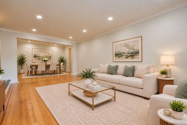 76-35 113th Street 6F, Forest Hills, NY 11375