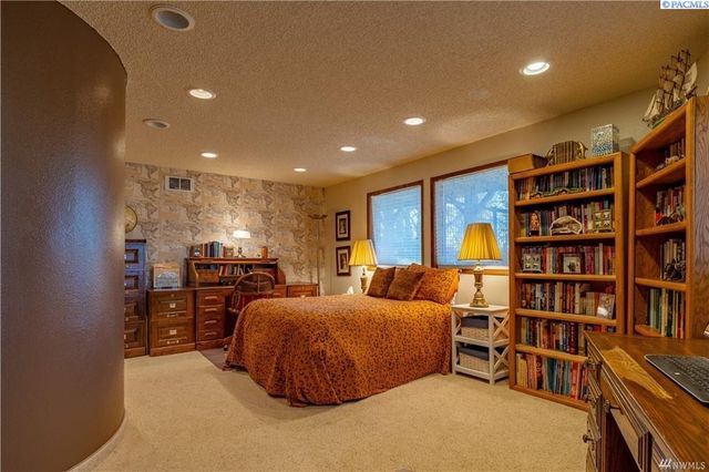 826 S Skylark Way, Othello, WA 99344