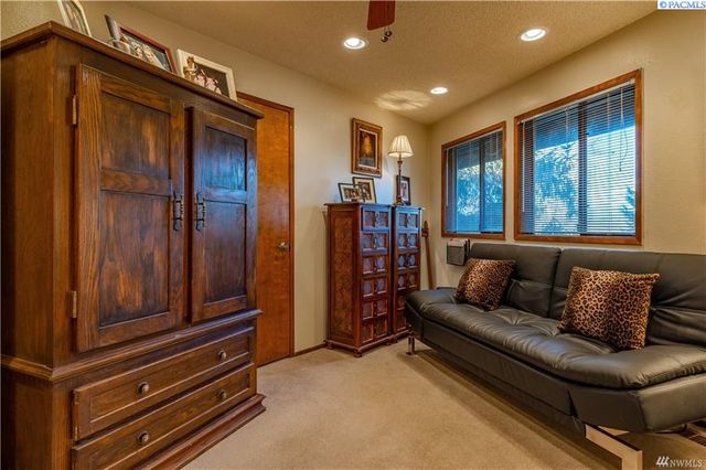 826 S Skylark Way, Othello, WA 99344