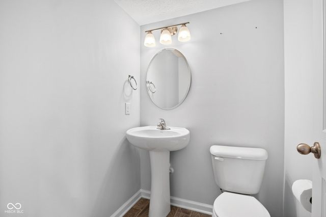 6069 N Cedarwood Drive, Mccordsville, IN 46055