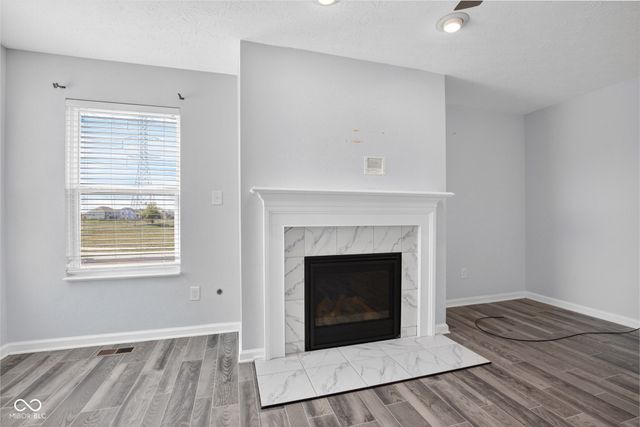 6069 N Cedarwood Drive, Mccordsville, IN 46055