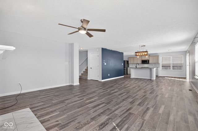 6069 N Cedarwood Drive, Mccordsville, IN 46055