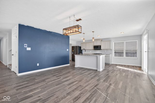 6069 N Cedarwood Drive, Mccordsville, IN 46055