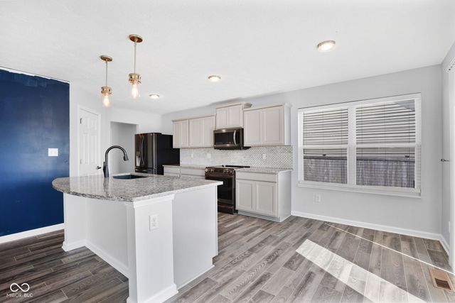 6069 N Cedarwood Drive, Mccordsville, IN 46055