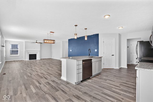 6069 N Cedarwood Drive, Mccordsville, IN 46055