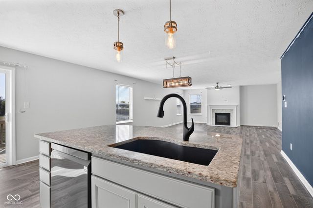 6069 N Cedarwood Drive, Mccordsville, IN 46055