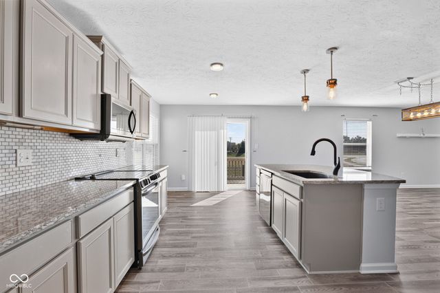 6069 N Cedarwood Drive, Mccordsville, IN 46055