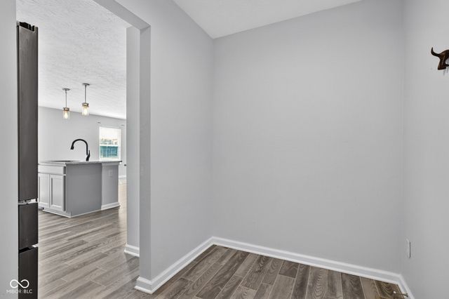 6069 N Cedarwood Drive, Mccordsville, IN 46055