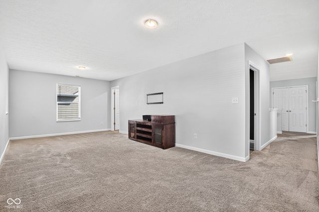 6069 N Cedarwood Drive, Mccordsville, IN 46055