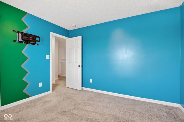 6069 N Cedarwood Drive, Mccordsville, IN 46055