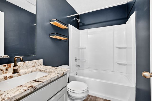 6069 N Cedarwood Drive, Mccordsville, IN 46055