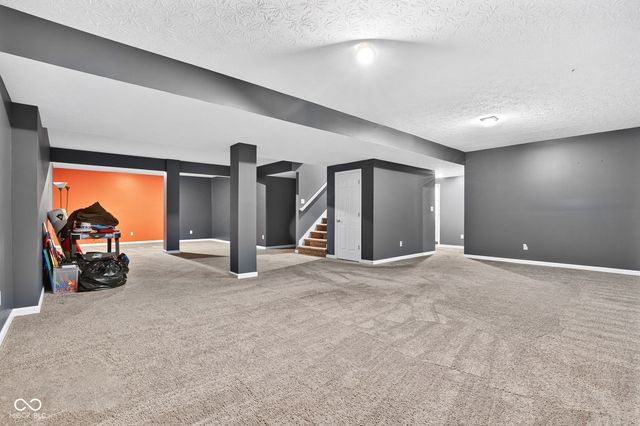 6069 N Cedarwood Drive, Mccordsville, IN 46055