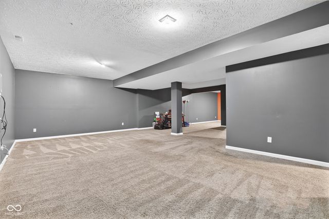 6069 N Cedarwood Drive, Mccordsville, IN 46055