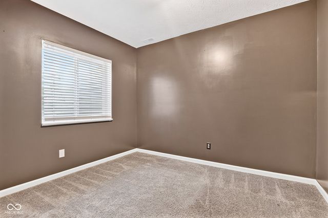 6069 N Cedarwood Drive, Mccordsville, IN 46055