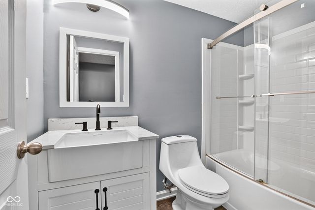 6069 N Cedarwood Drive, Mccordsville, IN 46055