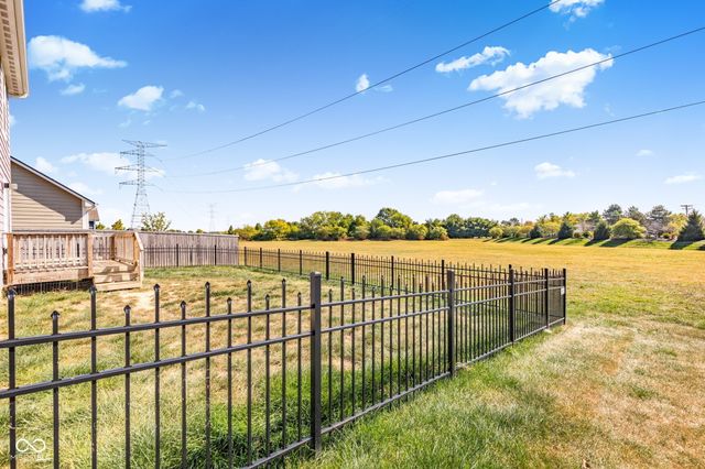 6069 N Cedarwood Drive, Mccordsville, IN 46055