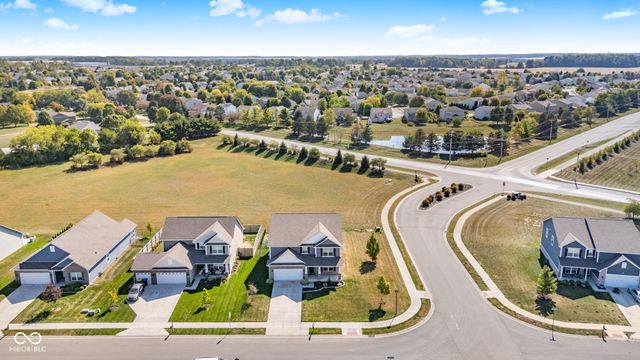 6069 N Cedarwood Drive, Mccordsville, IN 46055