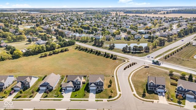 6069 N Cedarwood Drive, Mccordsville, IN 46055