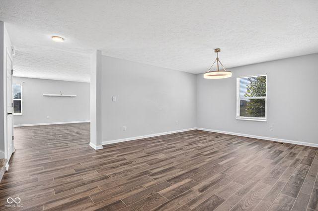 6069 N Cedarwood Drive, Mccordsville, IN 46055