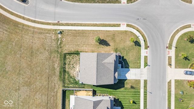 6069 N Cedarwood Drive, Mccordsville, IN 46055