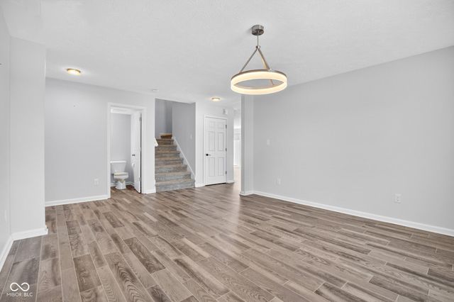 6069 N Cedarwood Drive, Mccordsville, IN 46055