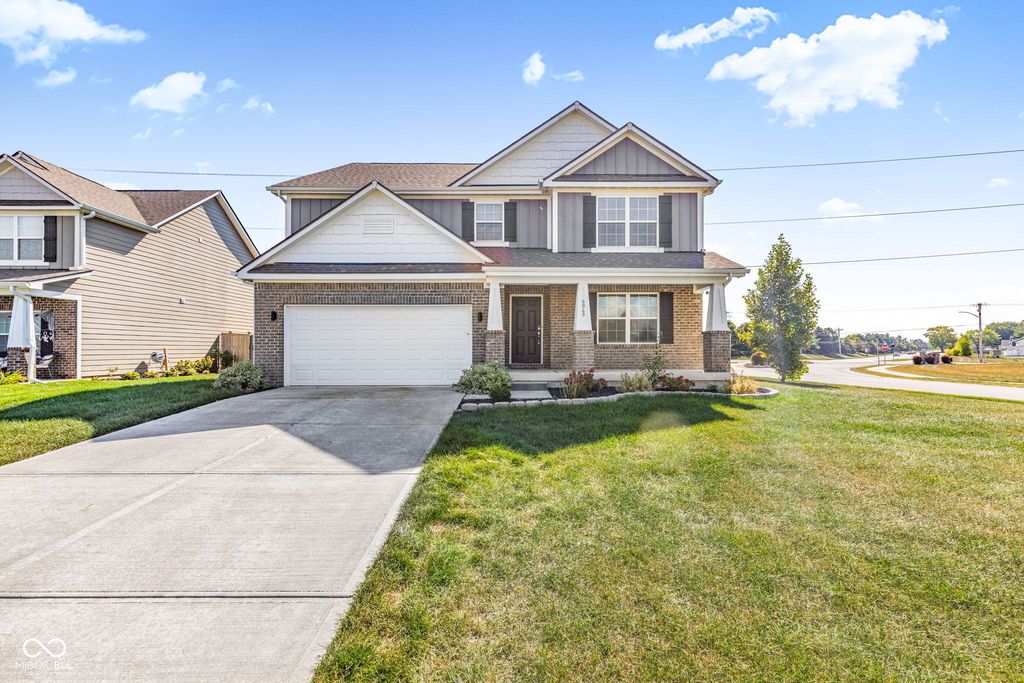 6069 N Cedarwood Drive, Mccordsville, IN 46055