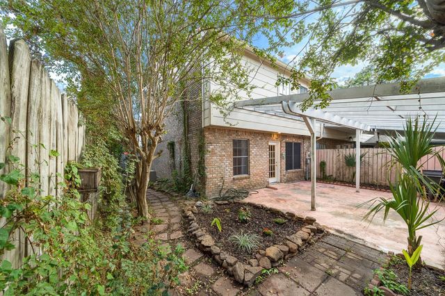 17116 Beaver Springs Drive 7, Houston, TX 77090