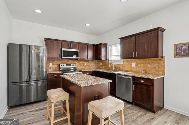 216 Loganview Drive, Loganville, GA 30052