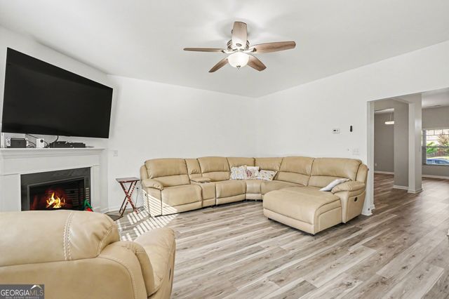 216 Loganview Drive, Loganville, GA 30052