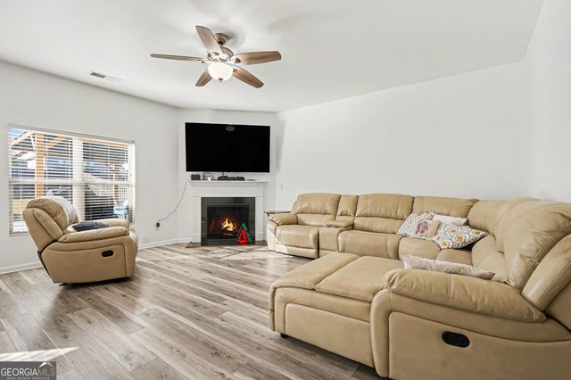 216 Loganview Drive, Loganville, GA 30052