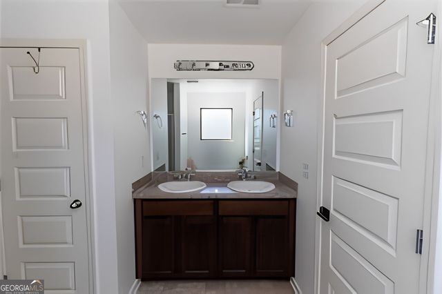 216 Loganview Drive, Loganville, GA 30052