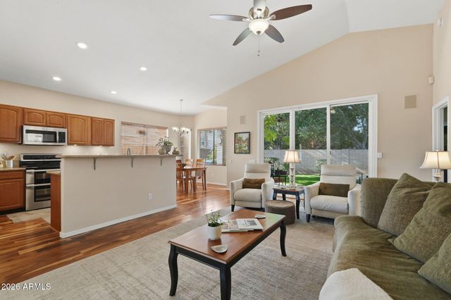 1101 W DAVIS Road, Phoenix, AZ 85023