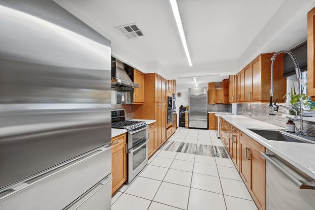 816 NW 66th Avenue, Plantation, FL 33317