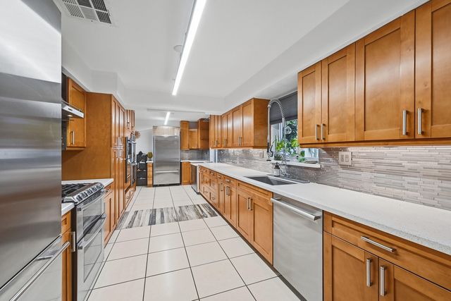 816 NW 66th Avenue, Plantation, FL 33317