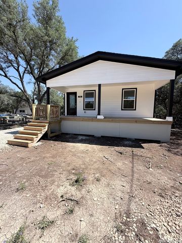 918 Scenic Dr, Bandera, TX 78003