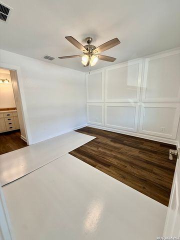 918 Scenic Dr, Bandera, TX 78003