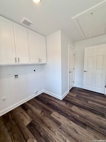 918 Scenic Dr, Bandera, TX 78003