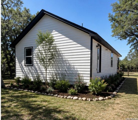 918 Scenic Dr, Bandera, TX 78003