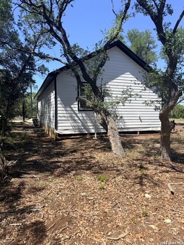 918 Scenic Dr, Bandera, TX 78003