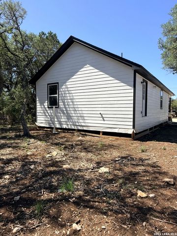 918 Scenic Dr, Bandera, TX 78003